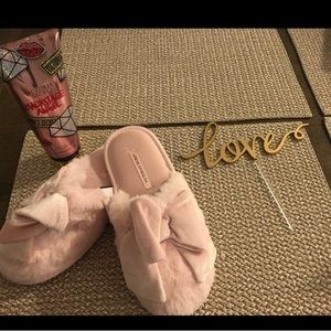 Victoria’s Secret slippers & body lotion NWT